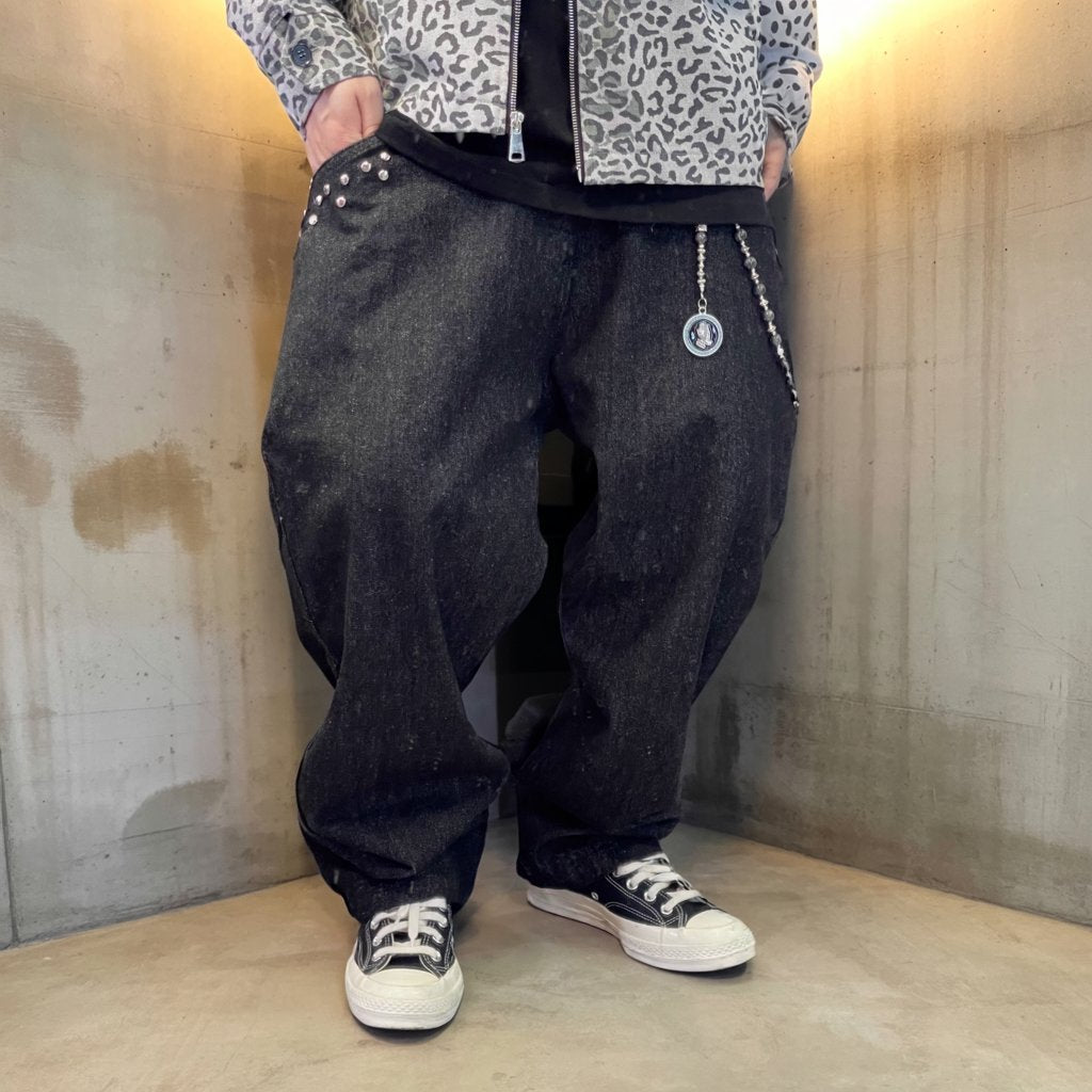 スタッズアクセントワイドジーンズ K0602