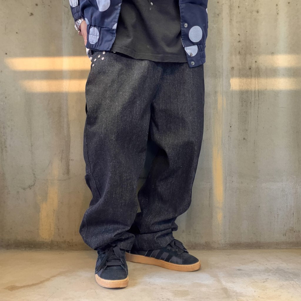 スタッズアクセントワイドジーンズ K0602